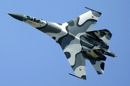 Российский Су-27 пролетел в шести метрах от американского самолета-разведчика