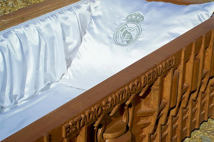 В Испании начали производить гробы с логотипами «Реала» и «Барселоны»