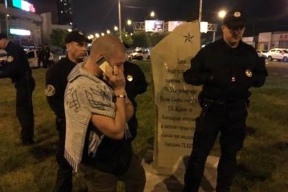 В Одессе снесли памятный камень маршалу Жукову
