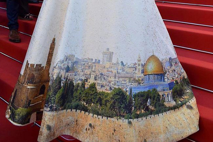 В сети высмеяли платье посетившей Каннский фестиваль главы Минкульта Израиля