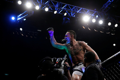 Американец Холлоуэй нокаутировал бразильца Альдо в чемпионском бою UFC