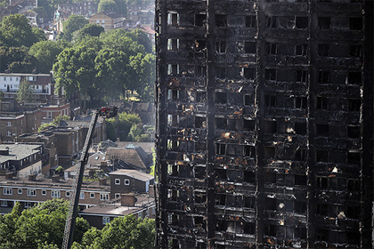 Число погибших при пожаре высотки в Лондоне возросло до 17 человек