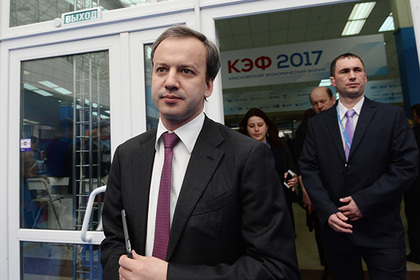 Дворкович отказался связывать цены на нефть и бензин
