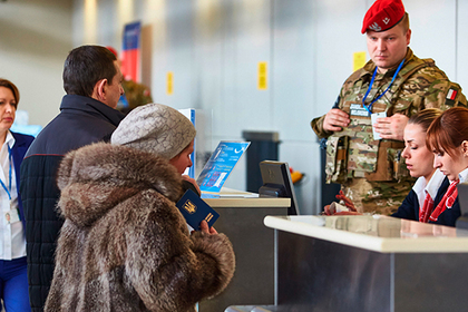 Евросоюз потребовал выдавать биометрические паспорта жителям Крыма и Донбасса