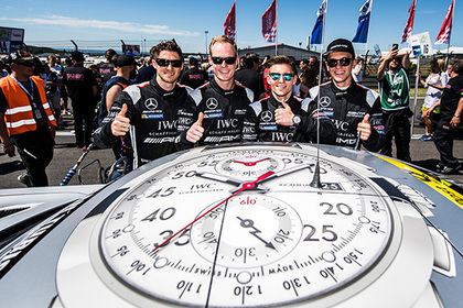 IWC Schaffhausen отметила юбилей Mercedes-AMG выпуском титановых часов