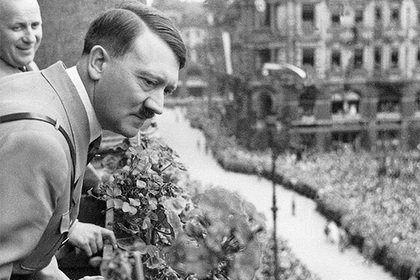 «Майн кампф» с автографом Гитлера выставят на торги в Великобритании