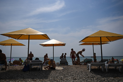 На центральном пляже Коктебеля на ребенка упал незакрепленный зонт