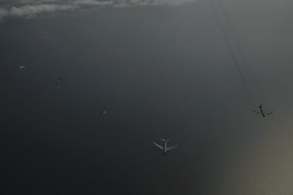 Опубликованы кадры перехвата американских бомбардировщиков российским Су-27