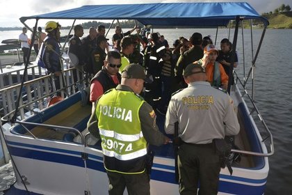 Полиция уточнила число погибших при крушении туристического судна в Колумбии