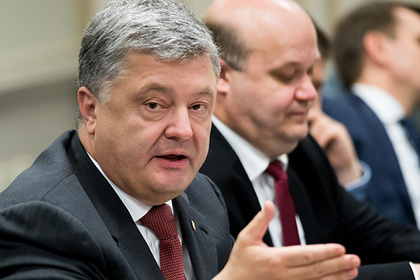 Порошенко поручил изменить в Конституции Украины статус Крыма