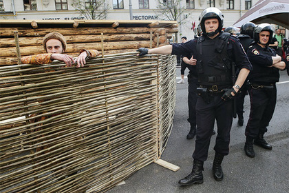 Против взорвавшего петарду участника протестной акции в Москве возбудил дело