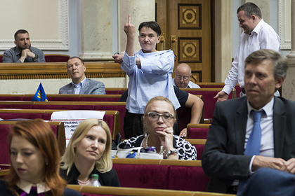 Савченко показала коллеге по Раде средний палец