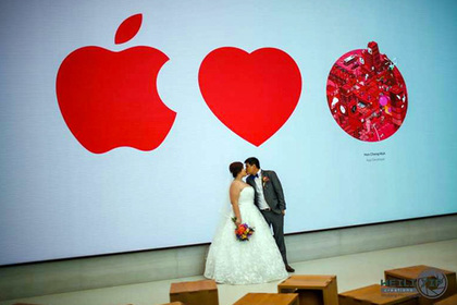 Сингапурские молодожены устроили свадебную фотосессию в магазине Apple