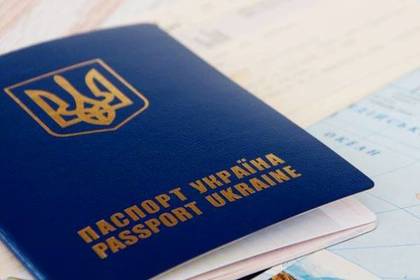 СМИ сообщили о продаже украинцам мест в очереди за биометрическими паспортами