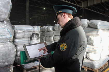 Таможенники перечислили в бюджет два триллиона рублей с начала года