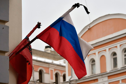 В Оренбуржье сорвавший со здания суда российский флаг мужчина получил срок