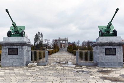 В Польше приняли закон о сносе коммунистических памятников
