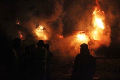 В результате пожара на нефтяном танкере в Пакистане погибли 123 человека
