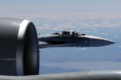 В США опубликовали фото сближения Су-27 с американским самолетом-разведчиком