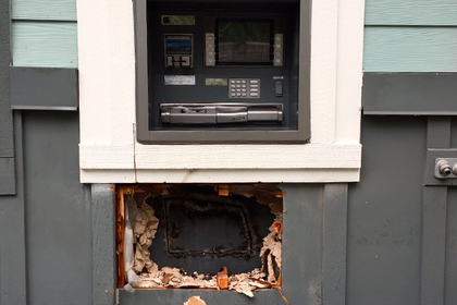 В США взломщики банкомата случайно сожгли свою добычу