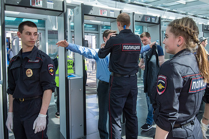 Выливший колу на полицейского в Москве немец стал фигурантом уголовного дела