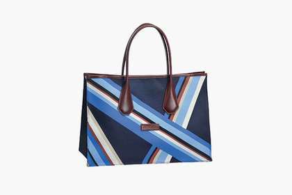 Longchamp предложил текстильные сумки в графическом стиле