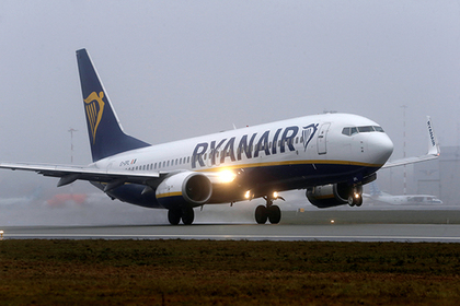Ryanair начала рассаживать детей с родителями
