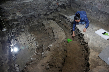 В Мексике раскопали башню из человеческих черепов