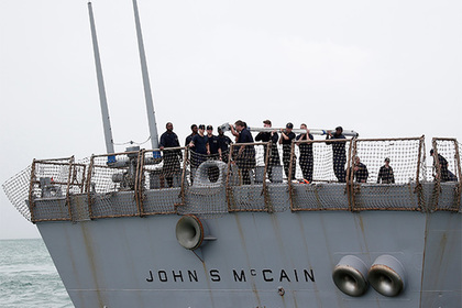 Тела моряков нашли в отсеке эсминца США «Джон Маккейн»