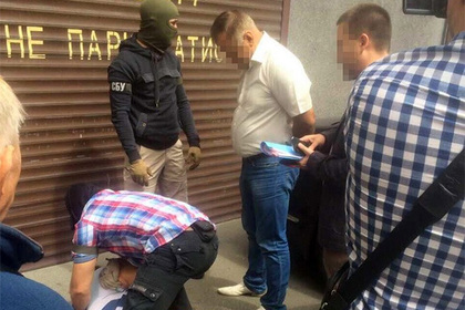В Киеве задержали требовавшего взятку в 600 тысяч долларов чиновника