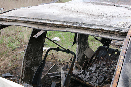 Бойцы ВСУ в Донбассе сожгли машину убитого ими по неосторожности водителя