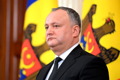 Додон потребовал уволить главу Минобороны из-за отправки военных на Украину