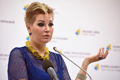 Максакова попала под водопад во время выступления в Киеве