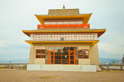 Потерявший лицензию Байкалбанк продаст буддийский храм