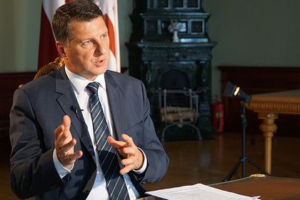 Президент Латвии предложил предоставлять гражданство детям неграждан