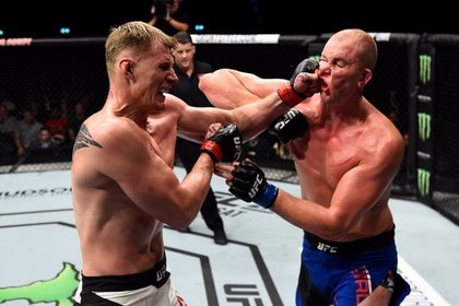Россиянин Волков нокаутировал 213-сантиметрового голландца в UFC