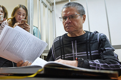 Сотрудники ФСБ восемь часов осматривали взятку Улюкаева