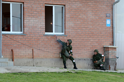 Трое полицейских получили ранения при обстреле КПП в Северной Осетии