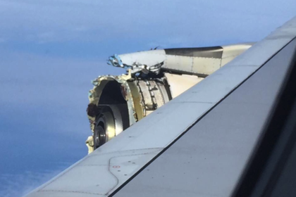 У пассажирского А380 в полете разрушилась обшивка двигателя