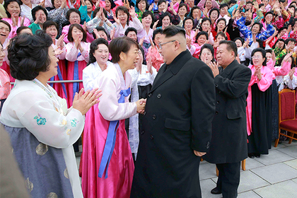 Ким Чен Ын пообещал облегчить нанесение макияжа жительницам Северной Кореи