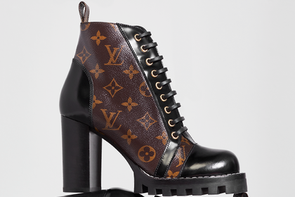 Louis Vuitton украсил женскую обувь золочеными деталями сундуков