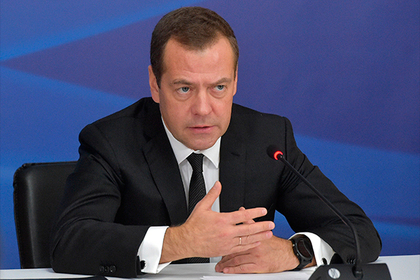 Медведев отказался от строительства «цифрового колхоза»