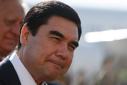 Президент Туркменистана получил право бесплатно ездить на автобусе