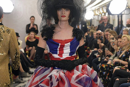 Dolce & Gabbana порвали британский флаг на юбки