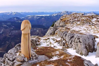 Гигантский пенис с горы в Австрии достанется монахам-затворникам