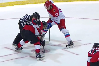 Российские хоккеисты пропустили от канадцев три шайбы в матче Суперсерии
