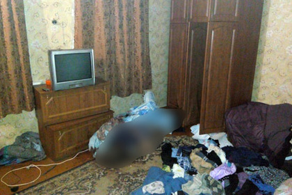 Мужчина на Украине убил мешавшую пить мать и прожил с трупом три дня