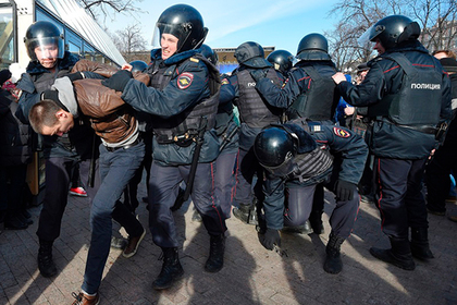 Ударивший полицейского на несогласованной акции москвич получил 1,5 года колонии