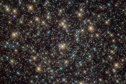 Hubble снял загадочный звездный кластер в созвездии Паруса
