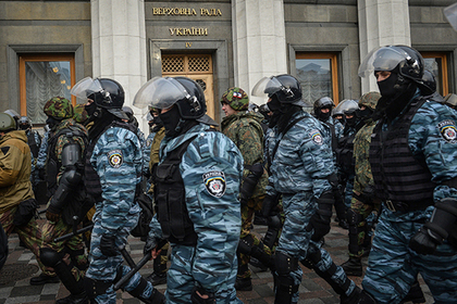 К зданию Верховной Рады Украины согнали тысячи силовиков